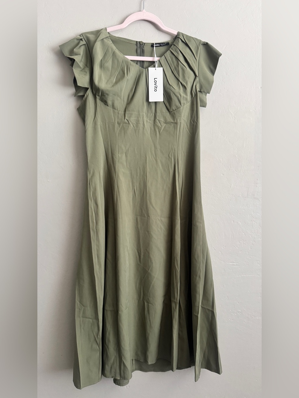 NWT sage green midi dress by the brand Lovito SIZE L